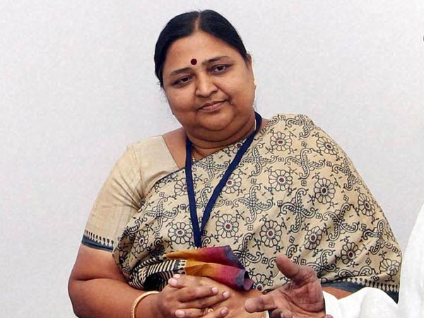 నాలుగుసార్లు లోక్ సభకు..