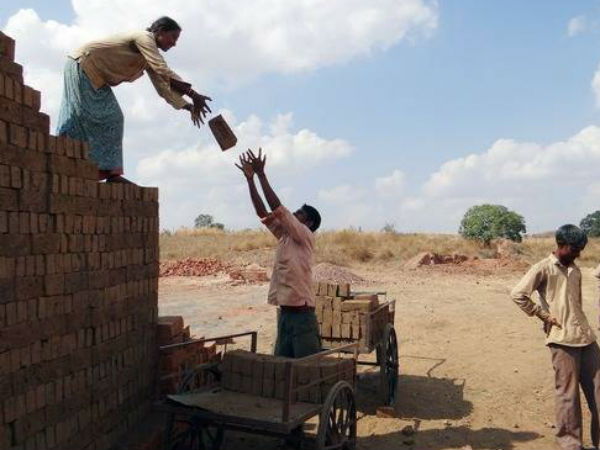 వయసును బట్టి ప్రీమియం..! ఎవరు ధరఖాస్తు చేసుకోవచ్చు అంటే..!! వయసును బట్టి ప్రీమియం..! ఎవరు ధరఖాస్తు చేసుకోవచ్చు అంటే..!!