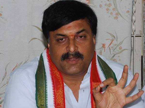  సీనియ‌ర్ల‌తో పాటు జూనియ‌ర్లు కూడా ఖ‌మ్మం వైపే..! గెలుపుపై ధీమాగా ఉన్న కాంగ్రెస్..!!