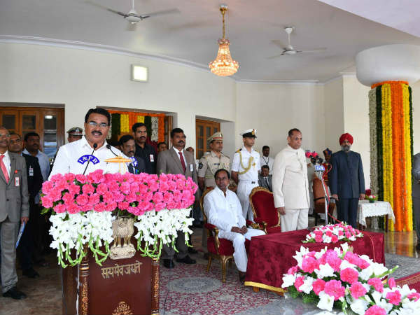 వకీల్ గా కెరీర్ ఆరంభం