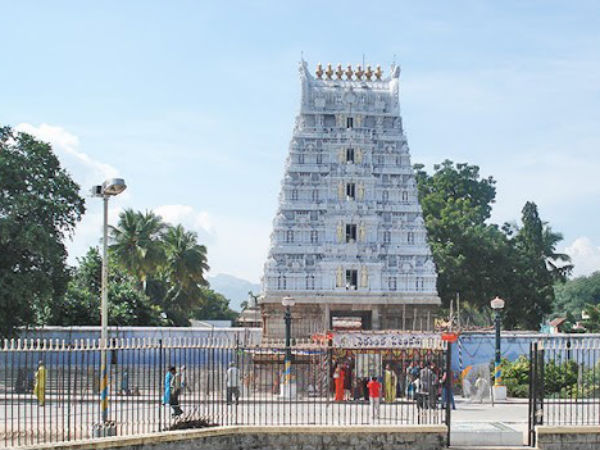 గుడే కాదు..లింగమూ స్వాహా