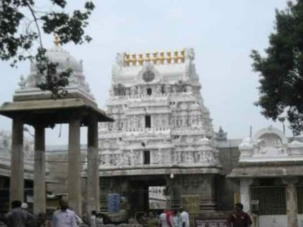 రద్దీ సమయంలోనే చోరీ