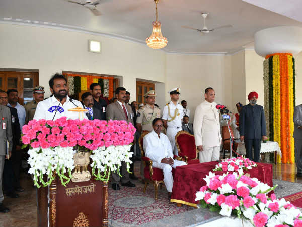మధ్యతరగతి కుటుంబం నుంచి వచ్చి ..