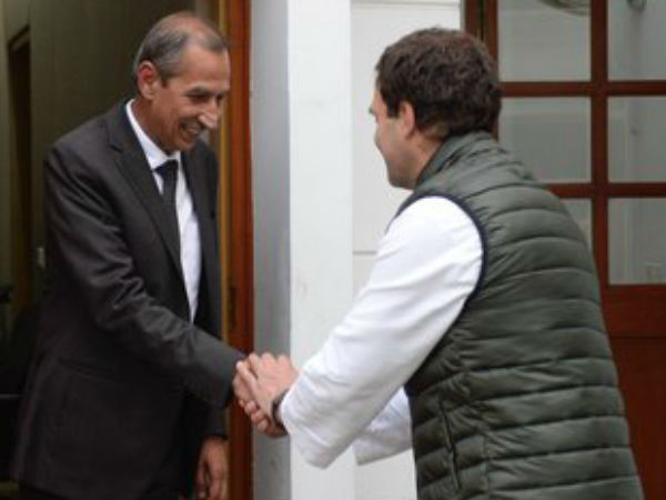 హుడా కాంగ్రెస్ పార్టీ ఆఫీస్ కు రావటంతోనే ఆయన పార్టీలో చేరారనే ప్రచారం 