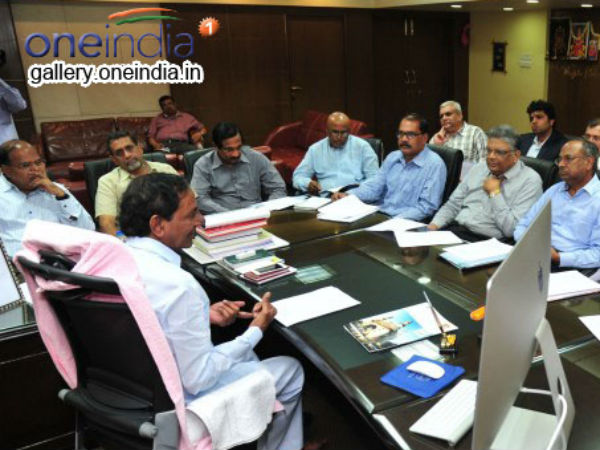 బ్యూరోక్రాట్ల అసంతృప్తి