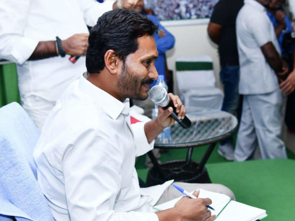 అందుకే వైసీపీ వైపు నేతలు
