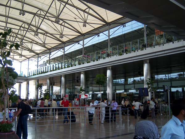 26 women arrested for fake visas in Shamshabad 26 women arrested for fake visas in Shamshabad