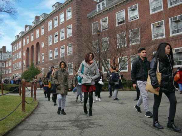 ఫేమస్ వర్సిటీల్లో సీట్ల కోసం డాలర్లు