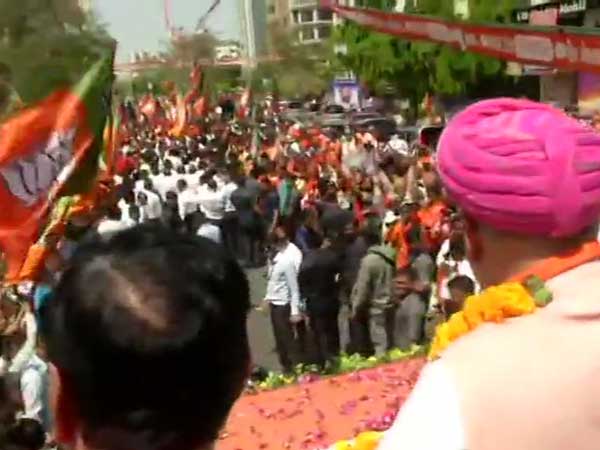 అట్టహాసంగా నామినేషన్