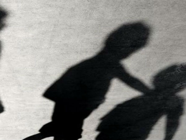 విద్యార్థిని చితక బాదిన సీనియర్లు