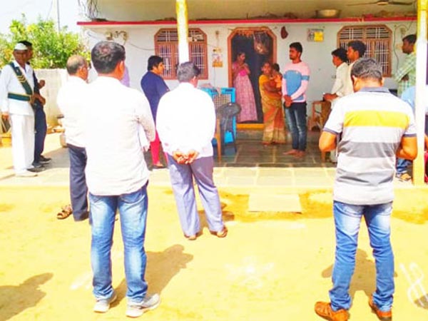 పట్టా, రైతుబంధు చెక్కు.. ఇద్దరు ఉద్యోగులు సస్పెండ్