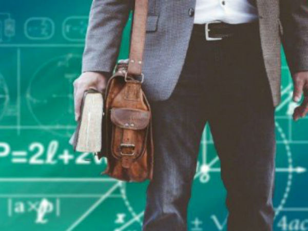 భారతీయ ప్రొఫెసర్‌పై లాసూట్