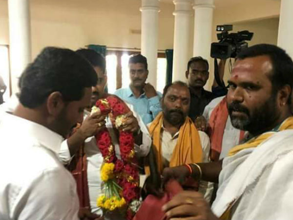 YS Jagan submitted his nomination papers to ro at pulivendula