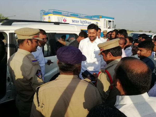 Tension mounted in Jammalamadugu constituency as YSRCP leaders stopped by TDP