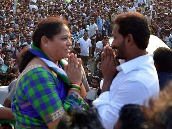 జగన్ సమక్షంలో వైఎస్ఆర్ సీపీలో