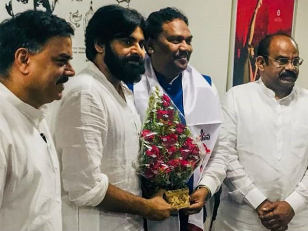  ఇద్ద‌రు లోక్‌స‌భ అభ్య‌ర్దులు ప్ర‌క‌ట‌న‌..