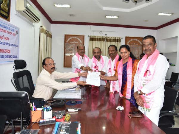 గల్లీలో సేవకులం, ఢిల్లీలో సైనికులం గల్లీలో సేవకులం, ఢిల్లీలో సైనికులం