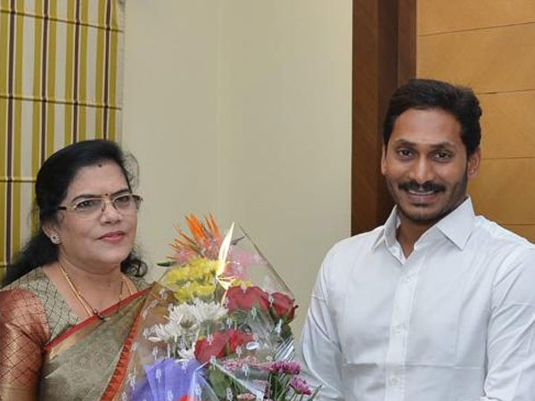 మ‌హిళ‌ల‌కు నాలుగు లోక్‌స‌భ సీటు..