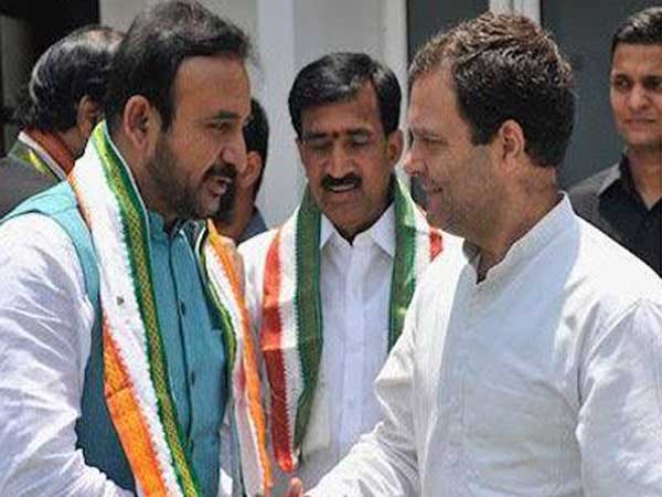 ఎర్రబెల్లి తెలంగాణా రాష్ట్ర మంత్రి .. అల్లుడు మదన్ మోహన్ కాంగ్రెస్ లోక్ సభ అభ్యర్థి 