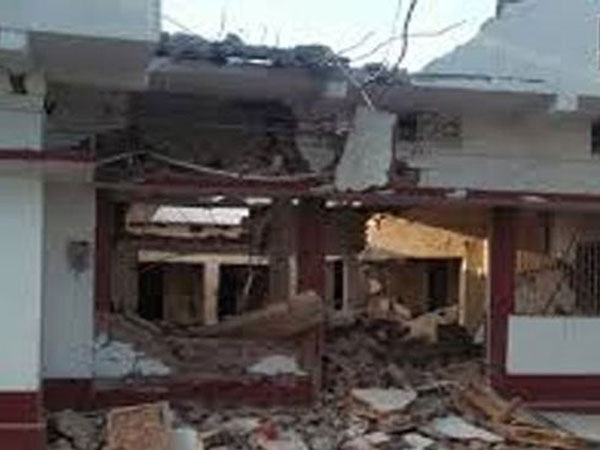 డుమ్రియా లో బీజేపీ నేత ఇంటిపై మావోల దాడి