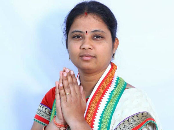 కేసీఆర్‌పై హరిప్రియ ప్రశంసలు