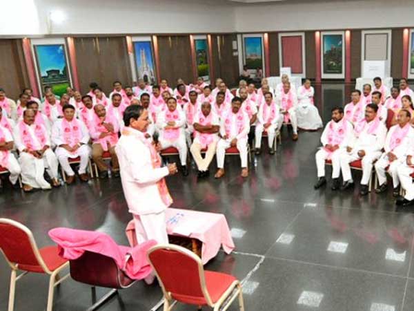 అసెంబ్లీలో పోలింగ్ అసెంబ్లీలో పోలింగ్