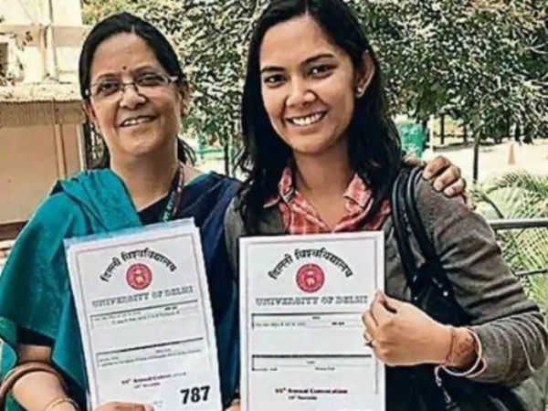ఒకే రోజు పీహెచ్‌డీ పూర్తి చేసిన తల్లీ కూతుళ్లు