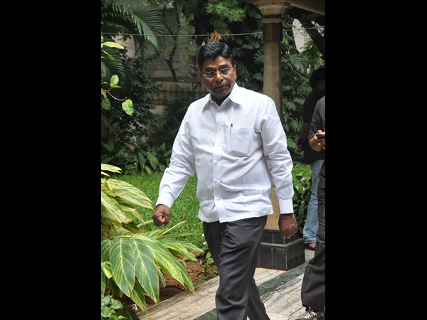 టీఆర్ఎస్ వద్దంటే కాంగ్రెస్ వైపు చూస్తున్నారా?