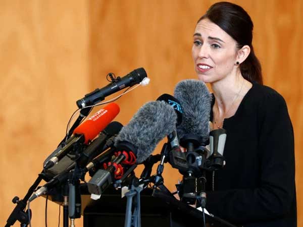 అప్రమత్తం.. తుపాకులు బ్యాన్