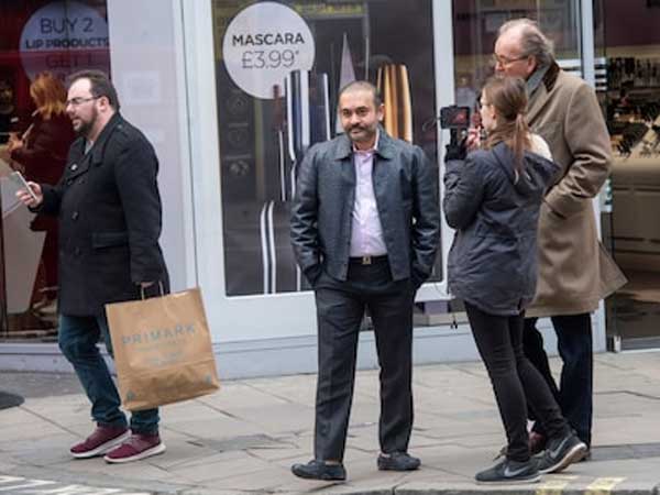 బ్రిటన్ వాసినంటూ బుకాయింపు