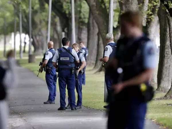 పోటీలో నిలుస్తారని వణుకు ....