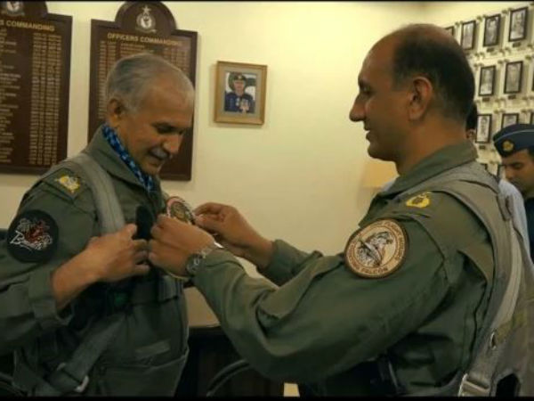 యూనిఫాంపై ఎఫ్-16 పాచ్‌తో కనిపించిన నౌమాన్ అలీ ఖాన్