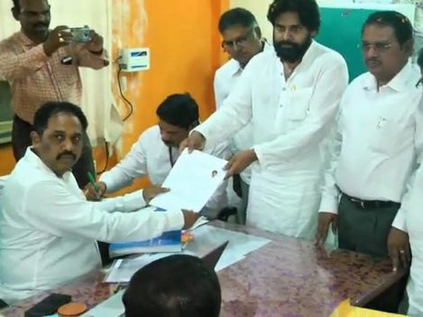 వ‌దిన కు..త్రివిక్ర‌మ్ కు బాకీ..