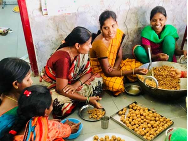 Womens Empowerment ...Srinidhi Telangana pindi vantalu is a progressive step 