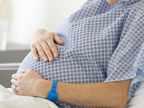 నిల్చోబెట్టే మహిళకు పురుడు పోసిన వైనం