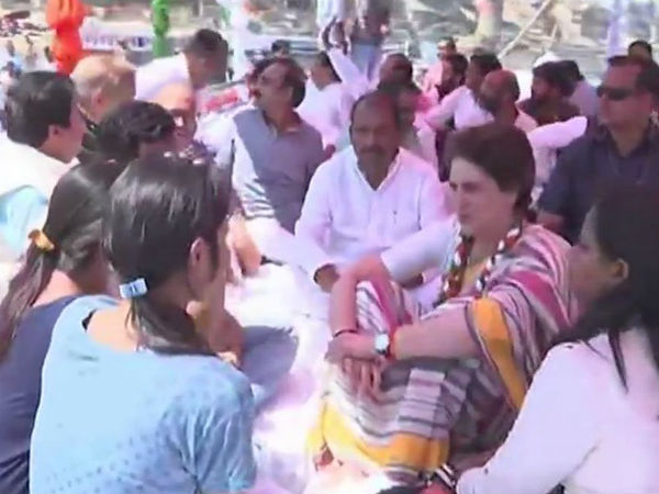 Priyanka Gandhi Vadra offers prayers at Kashi Vishwanath temple in Varanasi