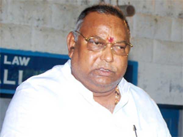  రాయ‌పాటి వ‌ర్గాన్ని టీడిపి దూరం చేసుకుంటుందా..? జిల్లాలో నెల‌కొన్న ఉత్కంఠ‌..!!