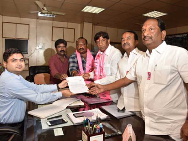 ఉదర్ టీఆర్ఎస్.. ఇదర్ ఎంఐఎం