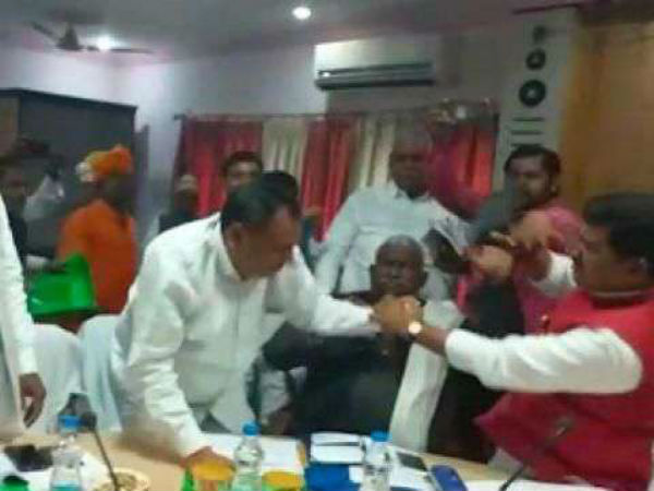 ఇద్దరికీ నోటీసులు పంపిన యూపీ బీజేపీ అధ్యక్షుడు