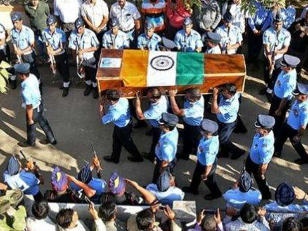 నెటిజన్లతో నినాద్ భార్య విజేత.. నెటిజన్లతో నినాద్ భార్య విజేత..