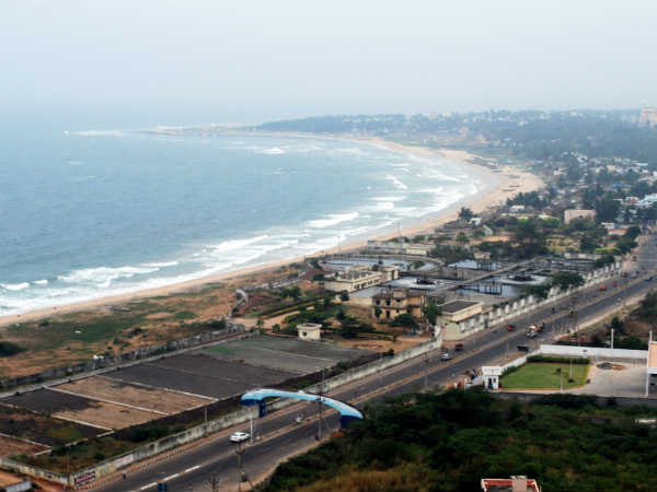 ఒకే కుటుంబం నుండి మూడు పార్టీల అభ్యర్థులు..! ఎవరికి ఓటేయాలని అడుగుతారు..? ఒకే కుటుంబం నుండి మూడు పార్టీల అభ్యర్థులు..! ఎవరికి ఓటేయాలని అడుగుతారు..?