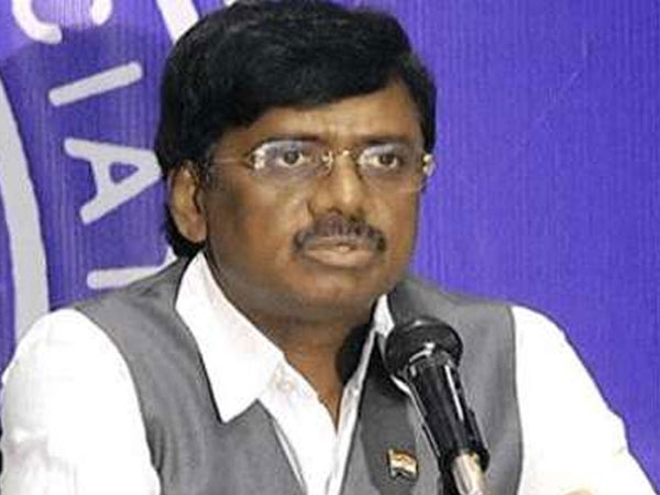  అడుగ‌డుగానా అవ‌మానించారు..! పెద్ద‌ప‌ల్లి జిల్లాకు వెంక‌ట‌స్వామి పేరుకూడా పెట్ట‌లేద‌న్న వివేక్..!!