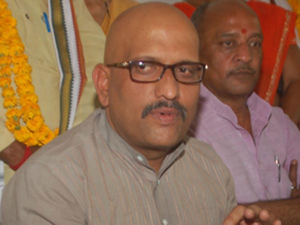 లోకల్ వర్సెస్ నాన్ లోకల్..