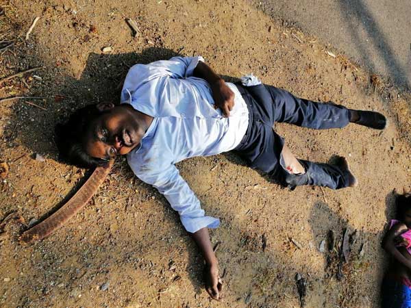 మితిమీరిన వేగంతో బైక్ ను డీకొట్టిన కారు .. నలుగురు మృతి