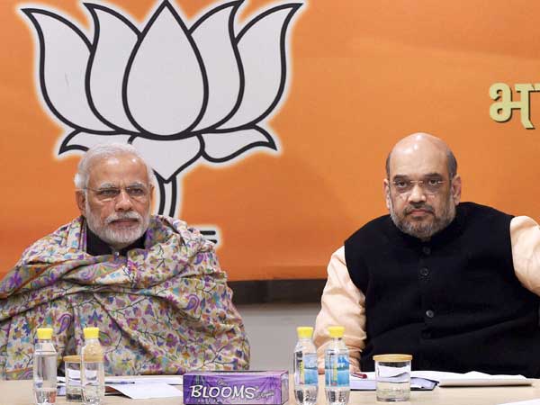 మోడీ, అమిత్‌ షాపై ఫిర్యాదు