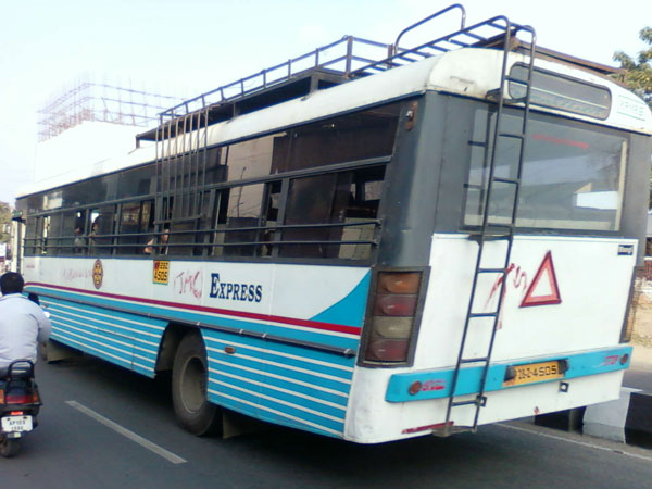 బస్సులకు భద్రత కరువు .. బస్సుల భద్రతపై కూడా దృష్టి పెట్టాల్సిన అవసరం 