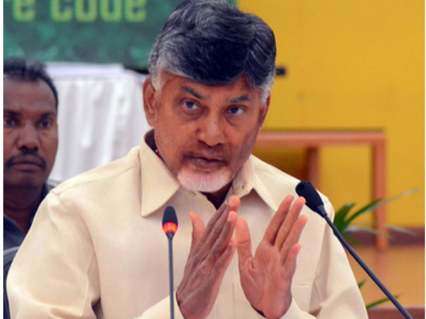 అధికారుల మ‌ధ్య చీలిక తెస్తున్నారు..