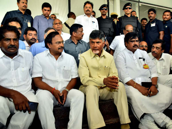 టిడిపిని ఇబ్బంది పెట్టేందుకు ఏక‌మ‌య్యారు..