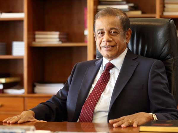  రక్షణశాఖ కార్యదర్శి రాజీనామా