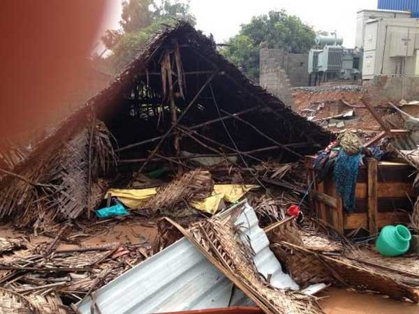 నిలువనీడలేక మరుగుదొడ్డిలో జీవనం సాగిస్తున్న అవ్వ నిలువనీడలేక మరుగుదొడ్డిలో జీవనం సాగిస్తున్న అవ్వ